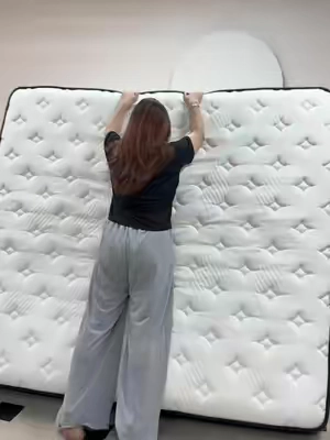 Cold nights + old mattress =time to upgrade!🤣🤣🤣✌🏻✌🏻#tiktokshopstocking #tiktokshopstockup #tiktokshop #sleeptips #mattress 
