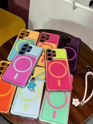 If you're a Samsung user, good luck not falling head over heels for this! 🌺☘️ A color-block look plus a four-leaf clover strap—it's stunning and gives your phone solid protection, too! 💚📱 #samsung #phonecase #samsungcase #dealsforyoudays #sohochic