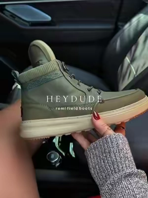 So cute for fall 🍂 @HeyDude #shoes #heydudeshoes #boots #fallaesthetic 