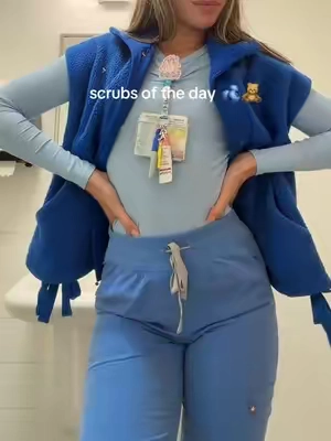 #nurse #scrubs #nursesoftiktok #vest #nursetok 