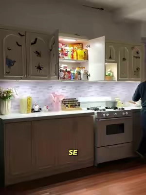 Cosas que no sabía que existían y que ahora necesito ❤️💡#kitchenlights #undercabinetlights #homelighting #lights #cabinetlight 