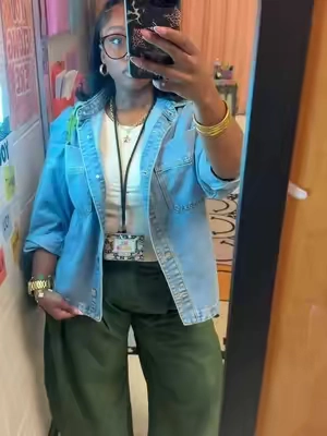 These pants deserve their own moment 😍 The flow, the fit, the color… everythinggg. Comfy enough for work but still giving a whole LOOK. 💚 #TeacherStyle #WorkwearStyle #TeacherOOTD #WideLegPants #WorkOutfitIdeas     