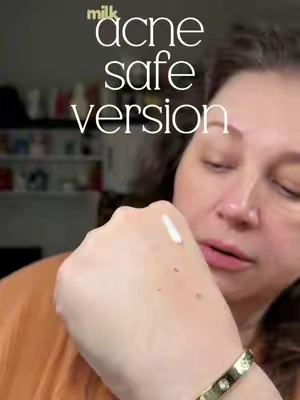 IUNIK milk essence glazes better, is acne and sensitive skin friendly!  #acnesafe #sensitiveskincare #makeupprep #glazingmilk #tiktokshopbeauty 
