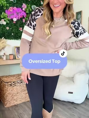 Cute oversized top that’s anything but basic @WIHOLL 