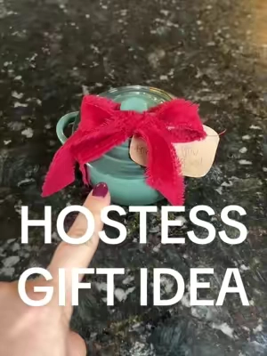 Gifting doesn’t have to be expensive to be thoughtful 📢 #hostessgifts #hostingideas #holidaydinner #holidayseason #tiktokshopcreatorpicks 
