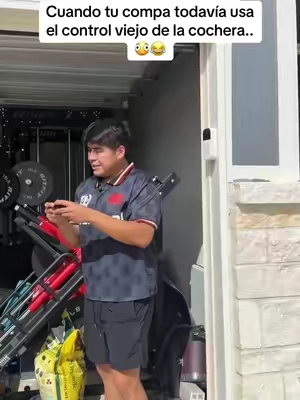 Yo también pensaba que necesitabas el control hasta que vi esto! Ahora hasta puedes abrir la cochera desde el celular 📲🏠 #myQ 