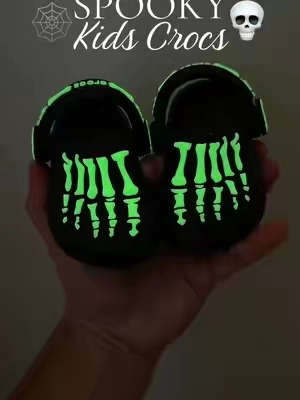 Spooky 🎃🕸️🕷️#tiktokshopcreatorpicks #TikTokCreatorSearchInsightsIncentive #crocs #kidsshoes #kidscrocs 