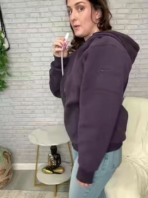 Comfrt did it again! This is their new inflate zip up, perfect jacket for travel with built in lumbar support and neck support, plus just like the Comfrt travel zip up, it has a built in eye mask #comfrt #comfrtclothing #travelessentials 
