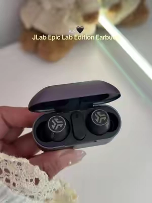 #earbuds #earbudswireless #jlab #gymearbuds #newyearnewme 