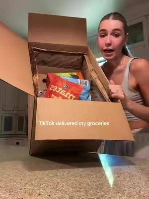 I’m obsessed with @Hungryroot rn. GUYS THE COOKIE DOUGH AND BROWNIE BATTER.. so FREAKING GOOD. 😊 #hungryroot #haul #mealkit #mealdelivery #mealservice 