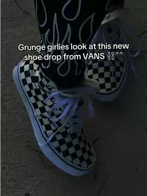 These high top SNEAKERS make me feel like I’m in the 90’s again @vans ⛓️🖤🏁 