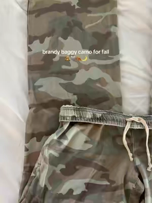 Love that these have pockets and a drawstring 🥹🧸 #brandymelville #johngalt #camo #sweats #baggysweats 