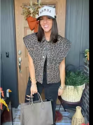 The leopard denim vest?! Yeah she’s coming with me all fall 🐆🤎 Such an easy statement piece without even trying. #leopardvest #fallfashion #falldealsforyou #denimvest #falloutfit 