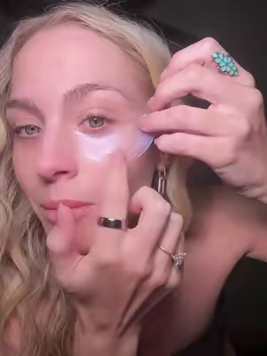 New @laneige_us Bouncy and Firm Hydrogel Eye Patches inspired by microneedling! Delivers cooling, brightening, depuffing visible results ! AD #Laneige_Partner #laneige #bouncyandfirm #hydrogeleyepatches #kbeauty 