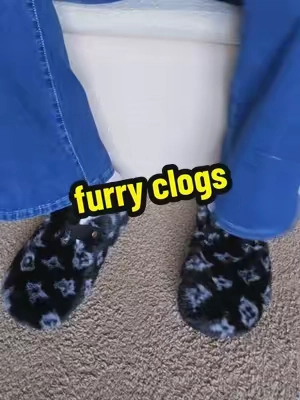 most comfortable clogs slide ends I ever put on and they look good!!💯 #clogs #slideinthedms #housesshoes #furryclogs #fluffyshoes 