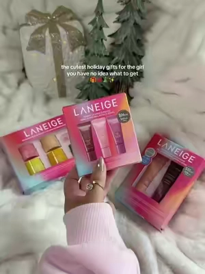 holiday gifting just got SO much easier 🎁💋🎄 these Laneige gift sets are seriously the cutest little gifts + stocking stuffers for the beauty lover in your life ✨ #holidaygiftset #stockingstuffers #giftideasforher #BeautyGifts #christmasgiftidea 
