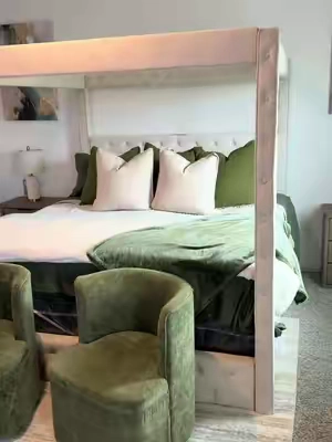 My bedroom finally feels like a SUITE 😭🤎 #canopybed #bedframe #bedroominspo #bedroommakeover #bedroomdecor 