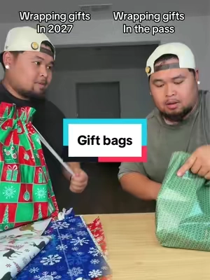 I can’t believe I can wrap gifts in seconds now  #giftwrapper #giftbags #wrappinggifts #christmasgifts #christmaspresents 