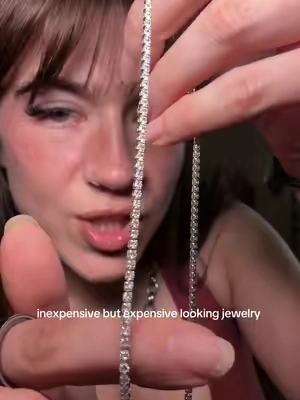 it’s so prettyyyy  #necklace #jewelry #jewelrytiktok #tennisnecklace #tarnishfreejewelry 