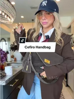 )Shade-Brown) Obsessed with envelope handbags 🤌🏻 this one is the perfect bag for fall🤎@CEFIRO BAGGIE BAG 