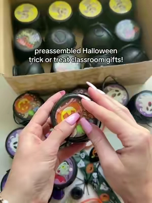 Sooo many goodies inside these little reassembled gifts! Perfect for classroom trick or treating! #tiktokshopstockup #halloween #classroomgifts #momlife #trickortreat 