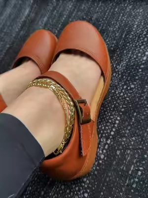 These Clarks Collection leather clogs are so cute and easy to wear—I feel like I’d be reaching for these nonstop 🤎👞✨ #Clarks #ClarksCollection #LeatherClogs #WomensClogs #EverydayShoes