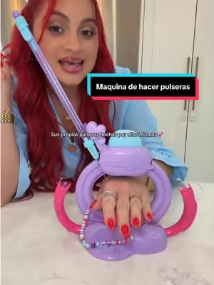 Una actividad súper entretenida para crear pulseras personalizadas con diferentes cuentas, colores y diseños. Perfecta para pasar horas creando ✨💗 #qvc#braceletmaker#kidscraft#diybracelet #TikTokShopCreatorPicks  