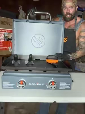 These 22" Blackstone griddle bundles are awesome to have! #tailgating #blackstone #blackstonegriddle #blackstonegriddlecooking #camping 