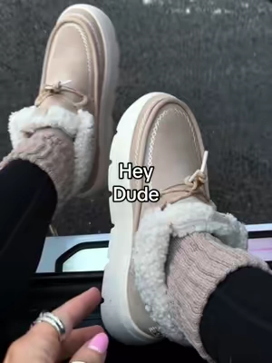 @HeyDude #heydude #heydudeshoes #cozyvibes #fallaesthetic #cozyshoes 
