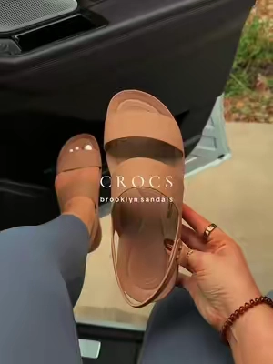 So cute and comfy 🤎 true to size! @Crocs #shoes #crocs #crocsnewarrivals #sandals 