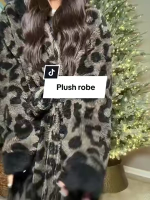 Plush hooded robe ✨ The ultimate cold weather lounge robe for cozy mornings and nights. #plushrobe #HoodedRobe #BeautyTok #Loungewear #TiktokShopFallDealsForYou 