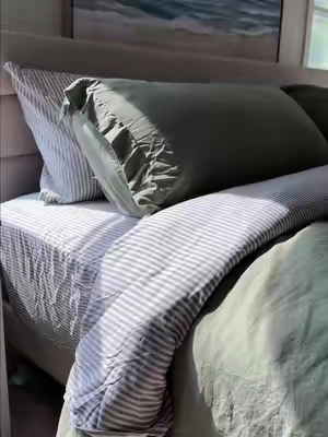 Which farmhouse bedding set are you choosing? #beddingset #bedding #7piececomforterset #farmhousedecor 