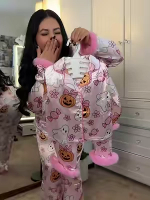 The cutest mommy & me Halloween Pjs ✨🎀🎃👻 #mommyandme #halloweenpjs #halloweenpajamas #halloween 