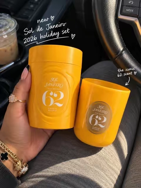 OK, finally what we’ve all been asking for! A freaking candle by Sol de Janeiro!! how cute and perfect this is going to be as a Christmas gift 🎄☀️##SoldeJaneiro##SoldeJaneiro62##ChristmasGiftIdeas