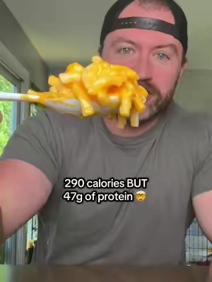 This high protein Mac and cheese tastes amazing and has the wildest macros I’ve ever seen  #highprotein #macandcheese #legendaryfoods #pasta #noodles 