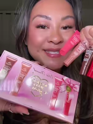 Omg these Too Faced kissing jelly lip glosses smell sooo goood! Perfect stocking stuffers for the girls! #ChristmasGiftIdeas #toofacedcosmetics 