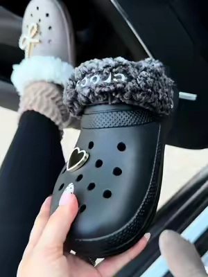 They’re back!! #crocs #crocsfleecelinedclogs #crocsseptemberspotlight #cozycrocs 