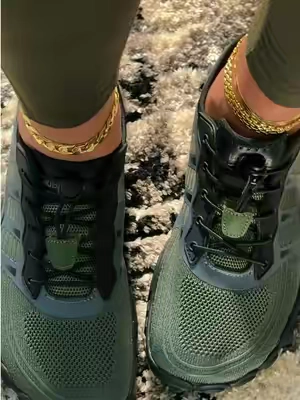Y’all already know HOBIBEAR is one of my favorites, and look at this color! I love how much room I get in the toe area. Nothing feels tight or cramped, they’re flexible, lightweight, and just easy on my feet. Baby, HOBIBEAR keeps getting me every time.  #barefootshoes #hobibear #widetoebox #comfortableshoes #walkingshoes 