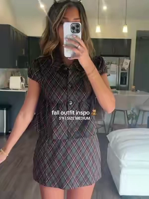 I’m 5’9 wearing the size medium, fits true to size<3 shade dark navy plaid!!