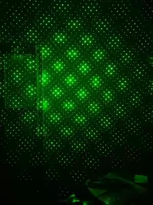 ¡Este láser es increíblemente potente! #laserpointer #phasmophobia #laserbeam #laserfun #Laser 