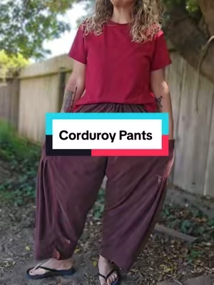 These corduroy pants are my jam 🙌  #corduroy #corduroypants #barrelpants #harempants #apronbellystyle 
