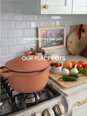 I’ve been wanting these pots forever and when I saw @QVC, Inc put them in a bundle for that price I immediately added to cart! They live up to the hype👌🏽 #turkeychili #soupseason #EasyRecipes #qvc #ourplacepan 