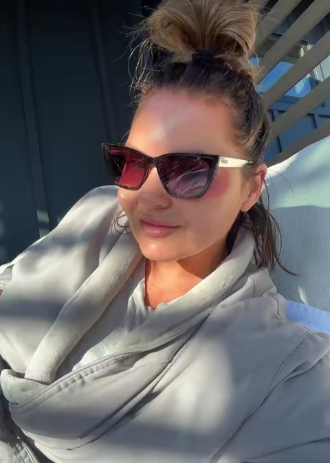 They Fit Wide Cheeks Too! #thicknstrong #cateyesunglassses #cateye #sunglasses #quay 