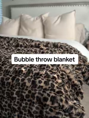 Last time this happened it was sold out in 48 hours ⚡️🤯 #cheetahprint #leopardprint #throwblanket #blanket @DOWNCOOL 