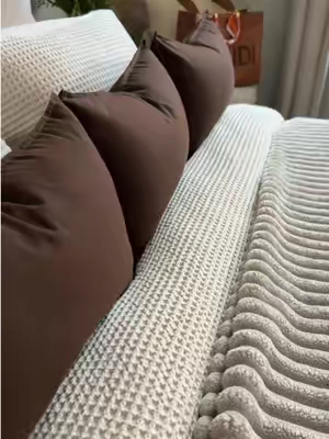 My new obsession is my waffle duvet cover from @Bedsure 🥹🧸. #cozyathome #duvetcover #bedding #bedroom #bedsurehome 