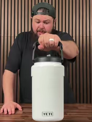 The YETI Silo Half Gallon Jug with MagDock Straw Cap 🧊 Check link for current pricing #yeti #silo #tiktokshopcreatorpicks #tiktokshopblackfriday #tiktokshopcybermonday 