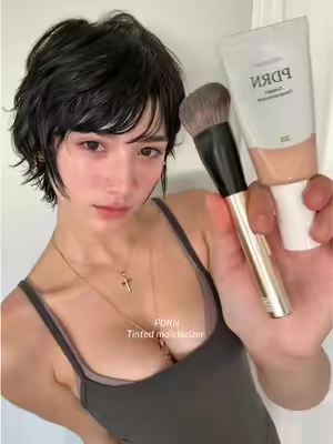 This product is amazing! It feels so lightweight on the skin and leaves your skin looking flawless 😌✨ #mixsoon #mixsoonskincare  #fyp #girly @mixsoon 🙇🏻‍♀️✨ #CapCut 