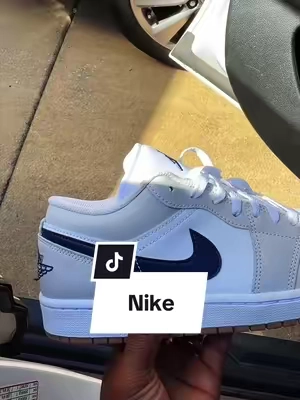 Low Sneakers Casual. 