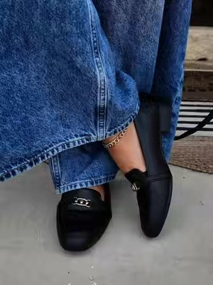 The loafer that makes you look instantly put together without sacrificing comfort 🙌 Love the gold detail, low block heel AND that they come in regular + wide widths. 🖤 #Clarks #ClarksShoes #QVC #FallShoes #qvcloyaltyprogram  