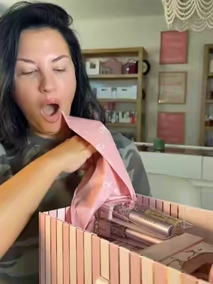 OMG TARTE 🎀  #tarteholidaysets #giftideasforher #tartecosmetics #tartemaracujajuicylip 
